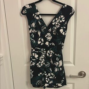 Club Monaco Black and White Sheath Jumpsuit V-Neck Sleeveless